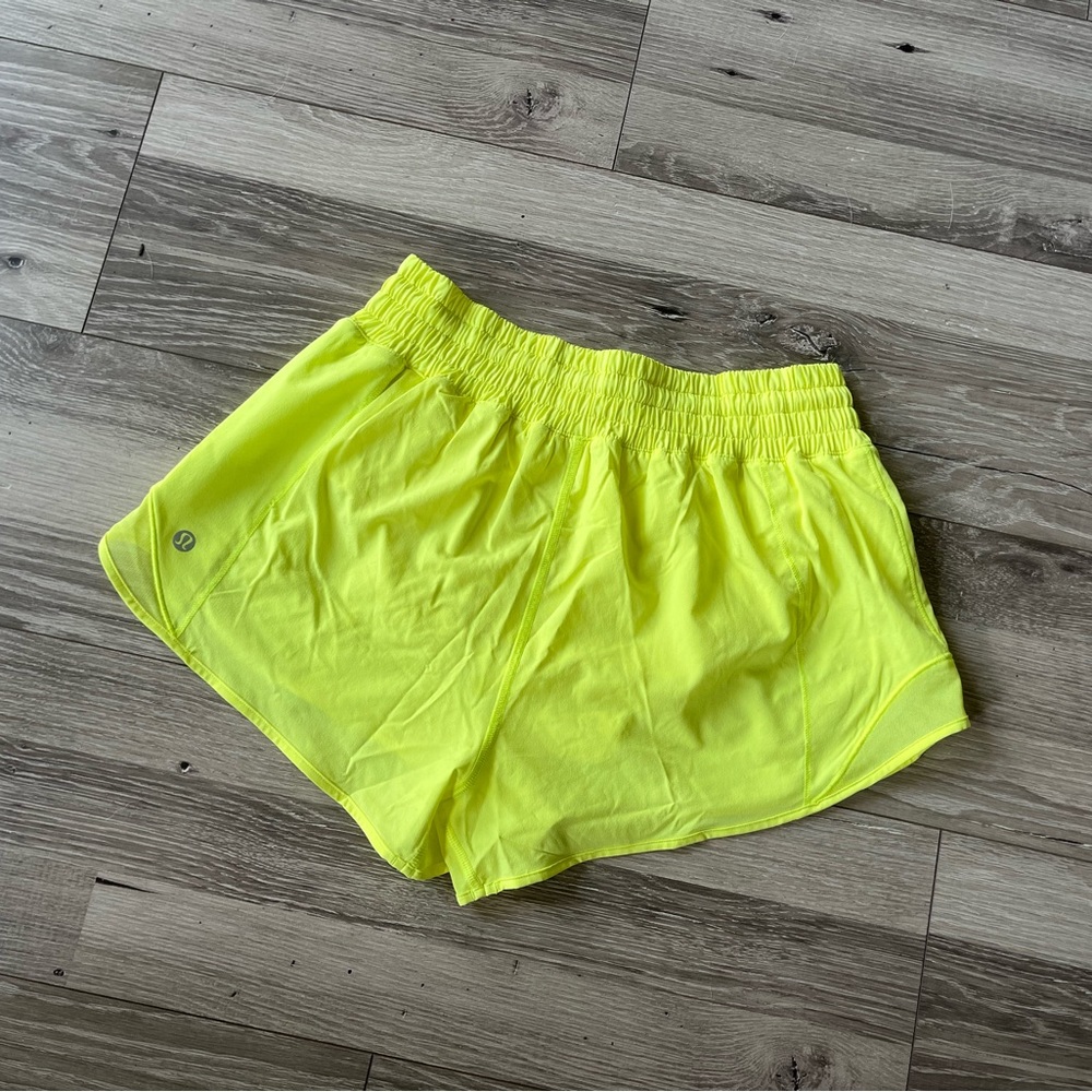**SOLD** Lululemon Hotty Hot High-Rise Lined 2.5” Electric Lemon